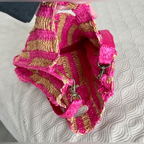 🆕 Free People Brunch Date crossbody clutch in pink punch - Picture 3 of 12